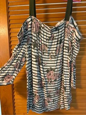 Off the shoulder Long-sleeve strappy top